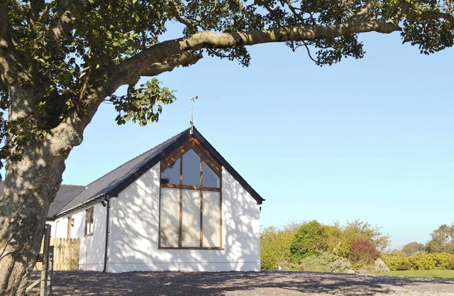 2 bedroom accommodation in Llanfachraeth, near Holyhead