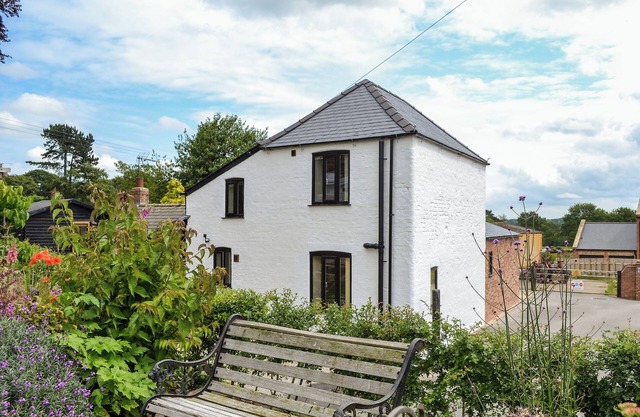 2 bedroom accommodation in Tibthorpe, near Driffield