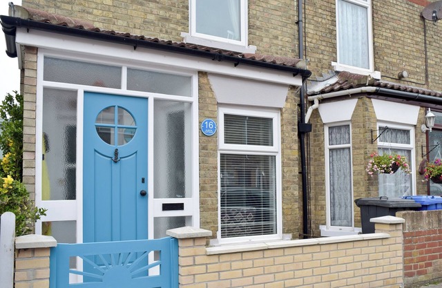 2 bedroom accommodation in Pakefield, near Lowestoft