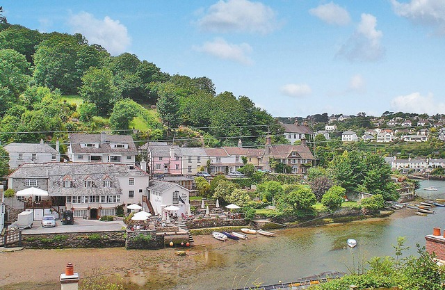 2 bedroom accommodation in Noss Mayo