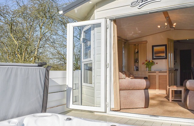 2 bedroom accommodation in Pwllheli