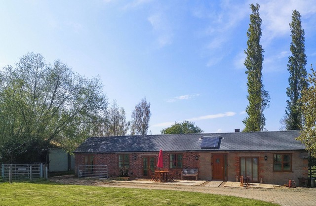 2 bedroom accommodation in Ashford