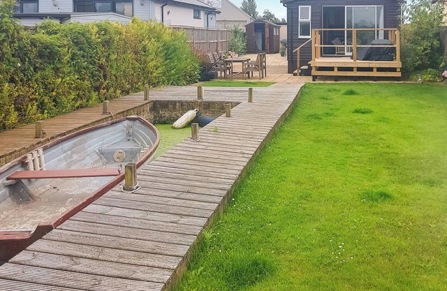 2 bedroom accommodation in Brundall, near Norwich