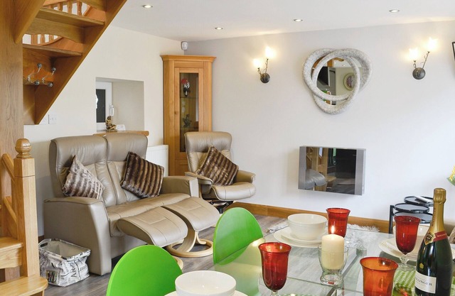 2 bedroom accommodation in Pontarddulais, near Llanelli