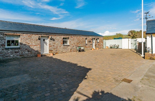 2 bedroom accommodation in Peel