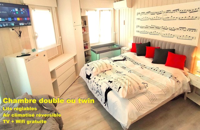 2-bedroom air-conditioned apartment + sauna 5 minutes from beach. Pets allowed. 9 nights max.