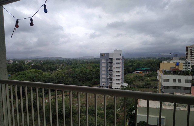 2 Bedroom apartment with balcony. close to Sula Vinyard