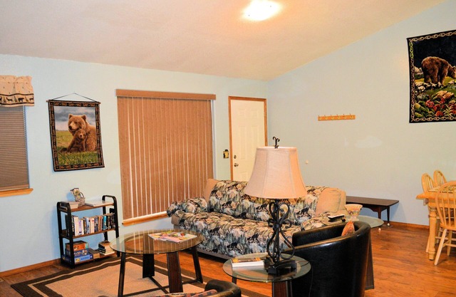 2 Bedroom Apartment on Kasilof River- Access to private dock