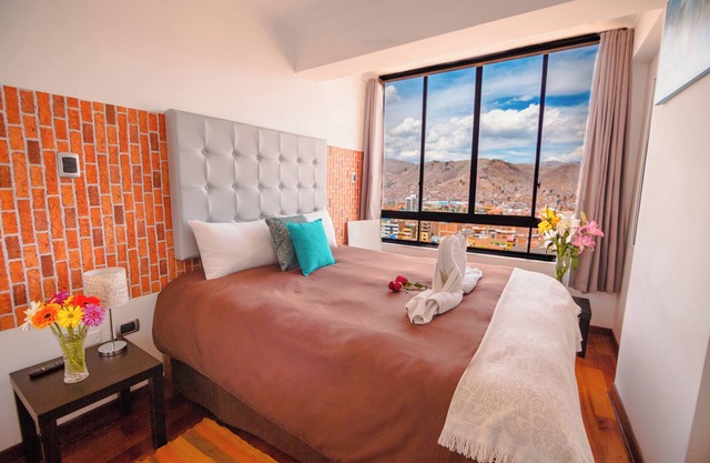 2 bedroom apartment with living room, kitchen and breakfast