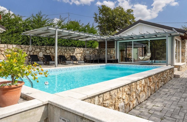 2 bedroom beautiful home in Smrika