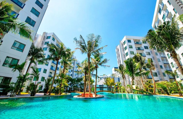 2-bedroom condo in delightful Muang Pattaya with AC, WiFi, fitness room