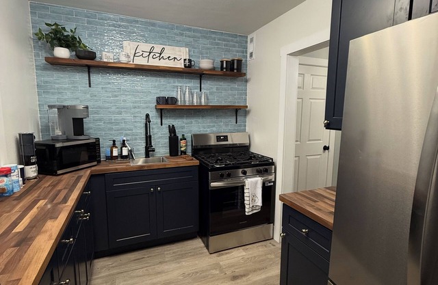 2-bedroom condo in Athens walking distance to Sanford and Five points