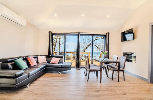 2 Bedroom Cottage #5: Willow Bay