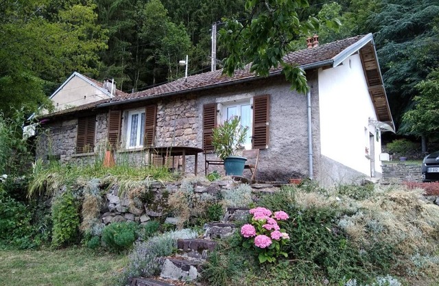 2-Bedroom Cottage with WiFi, Near Luxeuil-les-Bains
