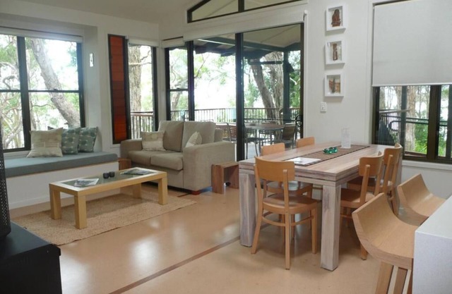 2 Bedroom Deluxe Lakehouse (1 bedroom lockoff) - Lakefront