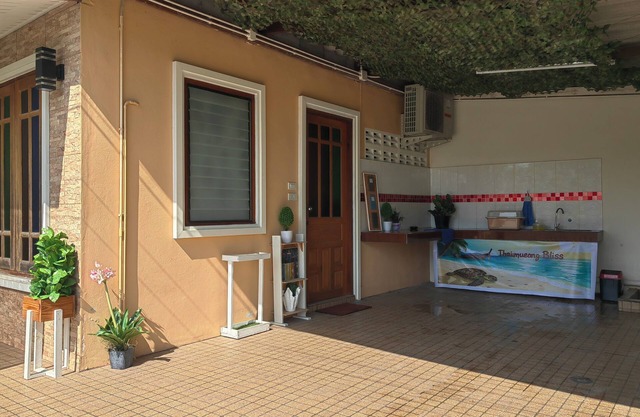 2-bedroom house in near Thai Mueang Beach with WiFi, AC