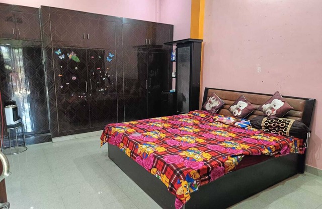 2-bedroom house only 3 km from Arail Ghat in charming Prayagraj with WiFi, AC