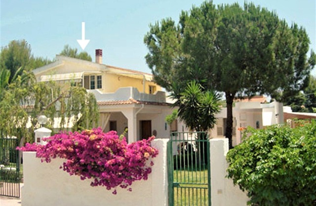 2 BEDROOM HOUSE SITUATED JUST 150 M FROM THE SEA