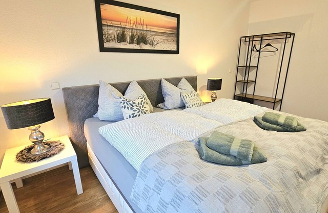 2 Bedroom*Kitchen*Smart TV* free Coffee,Wifi*parking