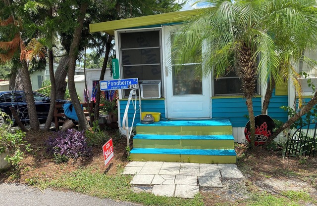 2-bedroom mobile home in fabulous Riverview with fitness room, AC over 55 comm