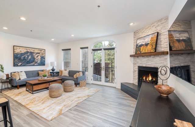 2-Bedroom Mountain Escape With Private Balcony