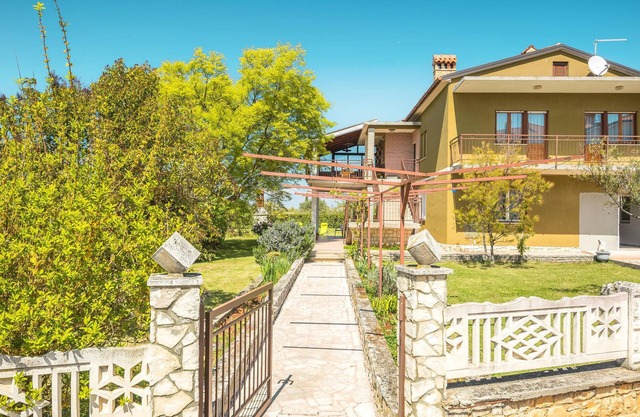 2 bedroom nice apartment in Lovrecica