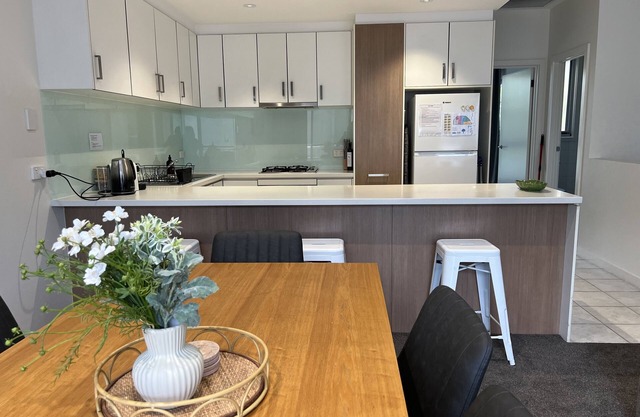 2 Bedroom, Stylish Unley townhouse, 3km from city, double garage.