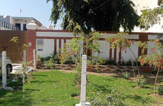 2-bedroom villa in welcoming Faridabad with WiFi, AC, badminton court within.