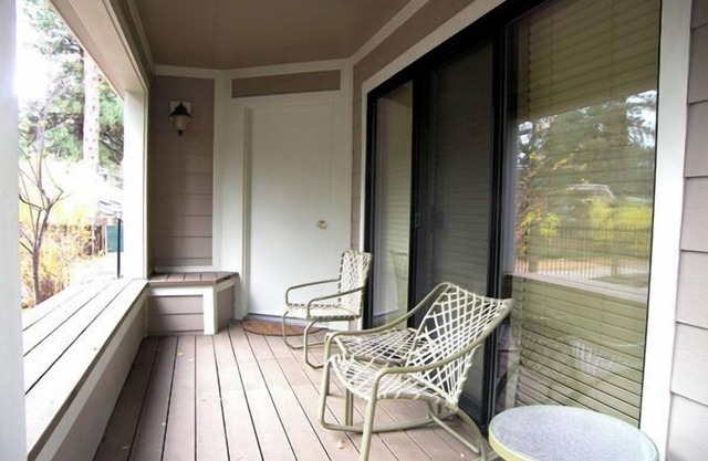 2 Bedroom w Shared Swimming Pool and Hot Tub (FP1-67)