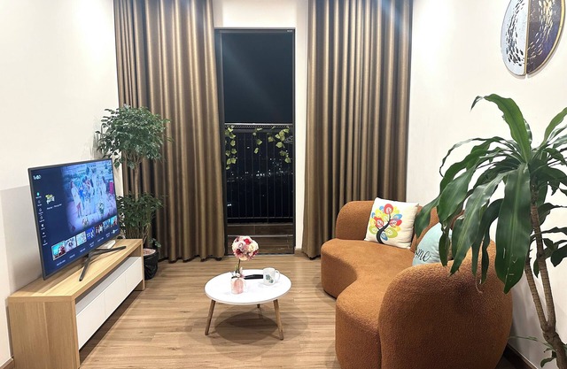 2 bedrooms apartment 60m2 in Ecopark, nice view, high speed wifi, full amenities