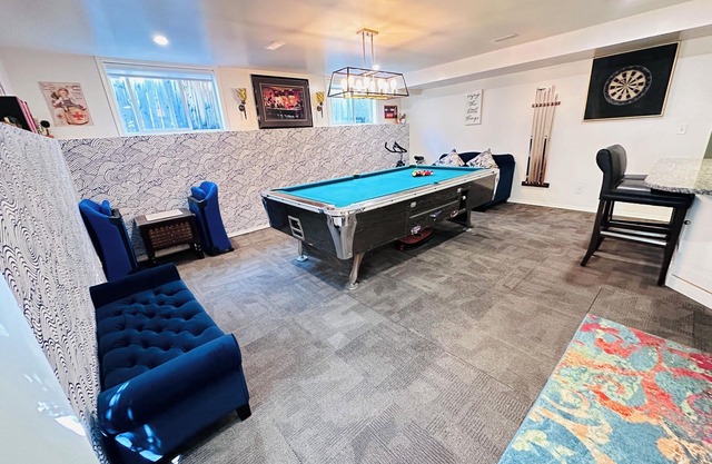 2 Bedrooms Private Whole Basement Suite With Separate Entrance Near Downtown
