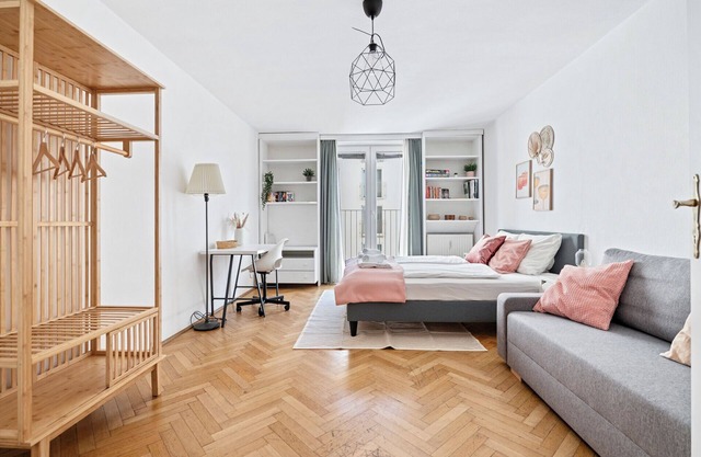 2 BR City Apartment in NEUBAU, 6 min to city center