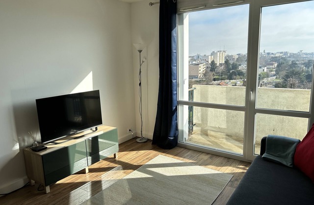 2 BR Family Friendly Free Parking