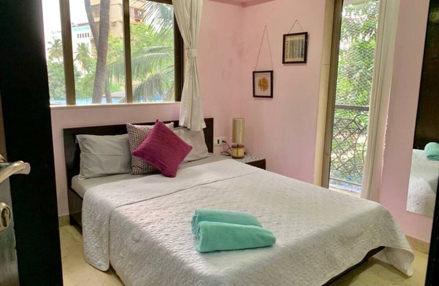 2 BRs, Quiet Bandra location, 3 balconies, Wifi