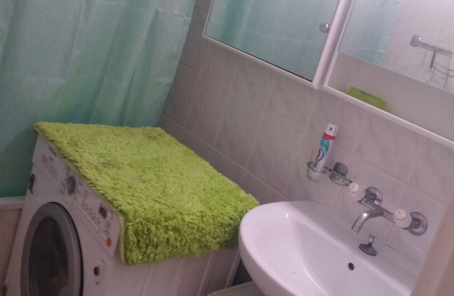 2 guest rooms 10 minutes from the station