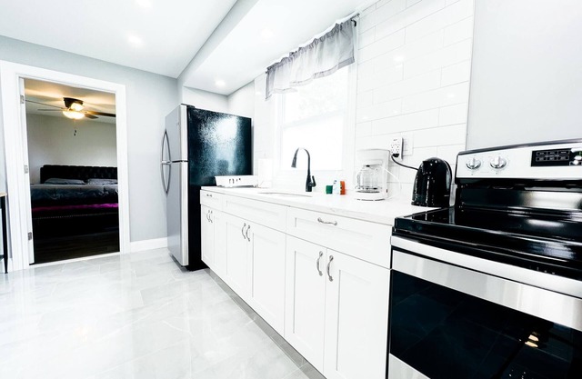 2 Homes, 1 Stay-7BR Niagara Falls Compound