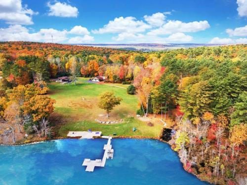 2 Lake Cabins Poolhottub Game Room & Courts