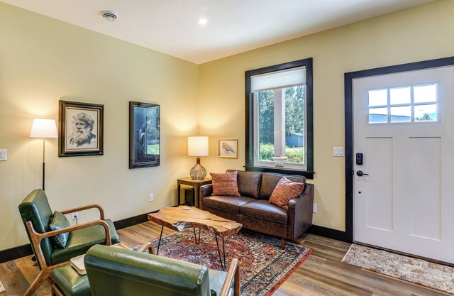 2 Mi to Dtwn Palmer: Custom Valley Home w/Garage