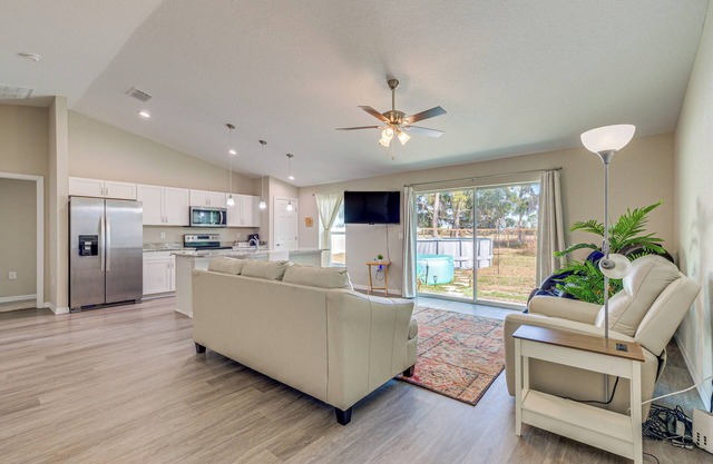 2 Mi to Rainbow Springs: Home w/Hot Tub!