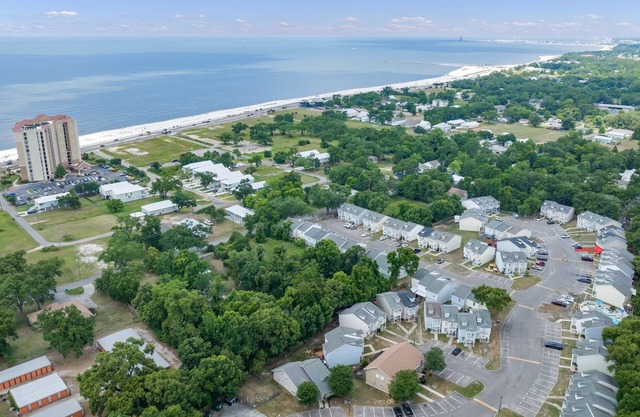2-min to BEACH~Game room~Pool~Gated community~Deck