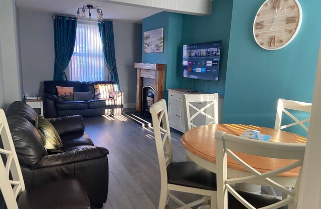 2 mins from the train station and a few minutes from the beach