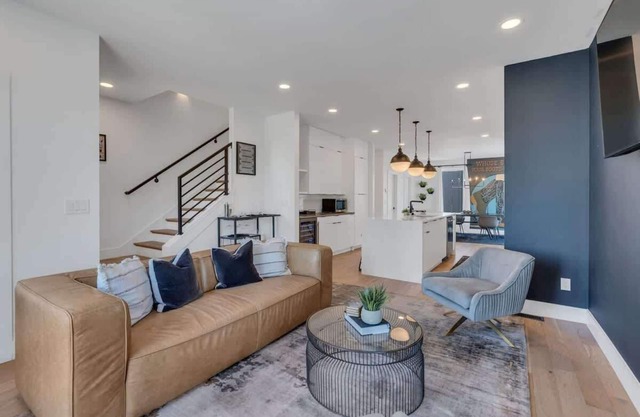 2 Nashville Homes Spacious Stay for 15