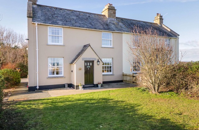 2 OLD COASTGUARD HOUSE, pet friendly, with open fire in Beaumaris
