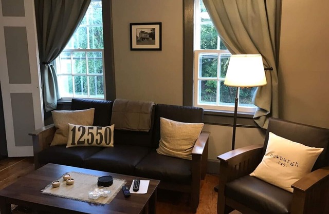 #2, Quaint Private Apartment in Historic Building