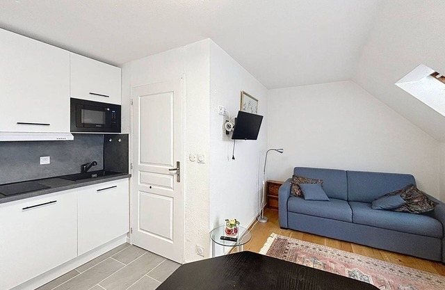 2-room apartment, 5 people, parking, near the beach