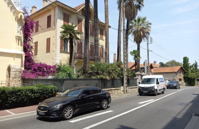 2-room apartment, fitted kitchen, private parking, shops, beaches.
