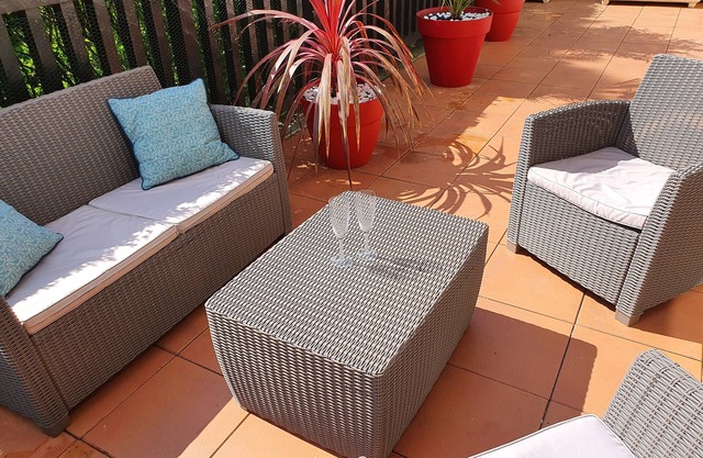2-room luxury apartment with terrace near beach and town center