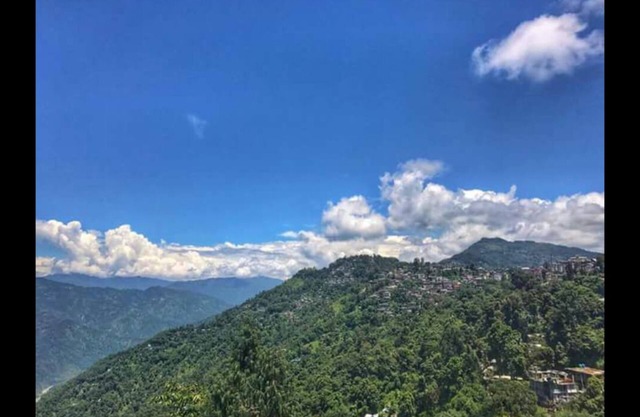 2. Room with Mountain Sunrise View -Parking & wifi