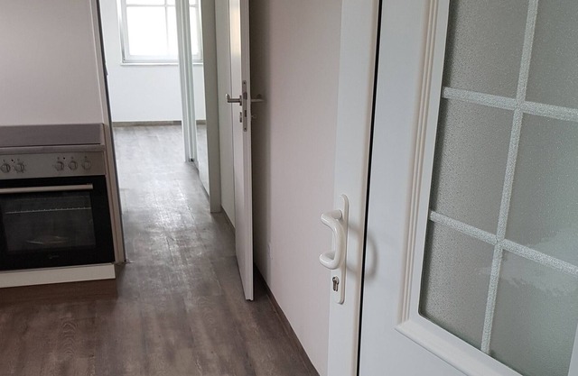 2 rooms APARTMENT Roof Floor Near Frankfurt Airport