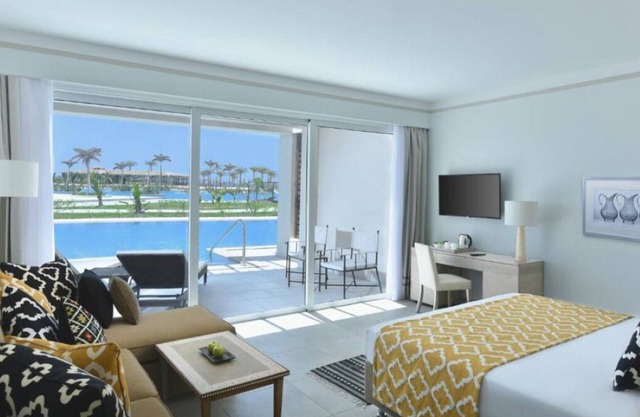 2 Swim-Up Rooms & All-Inclusive Dining at Stylish Adults-Only Red Sea Retreat